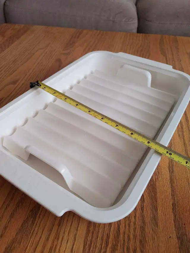 Rubbermaid Microwav Cookware 3QT Casserole cake pan baking grill in Kitchen & Dining Wares in Calgary - Image 2