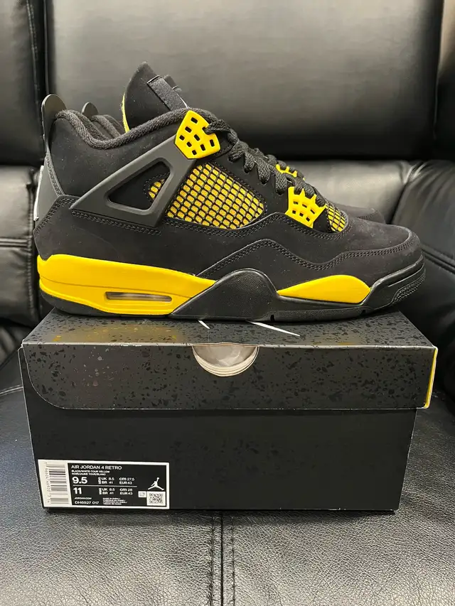 Air Jordan 4 Retro • Thunder • Size 9.5 in Men's Shoes in City of Toronto - Image 4
