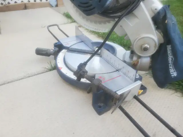 Master Craft 10" Bevel Miter Saw in Power Tools in Calgary - Image 2