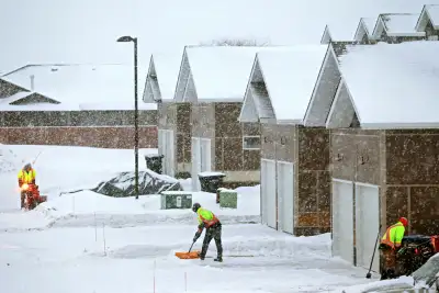 Snow + lawn care help wanted – Brampton/Caledon, View more
