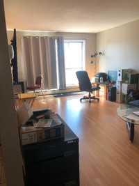 $550 / 850sqft - 1 Room available in 2bhk apartment Downtown