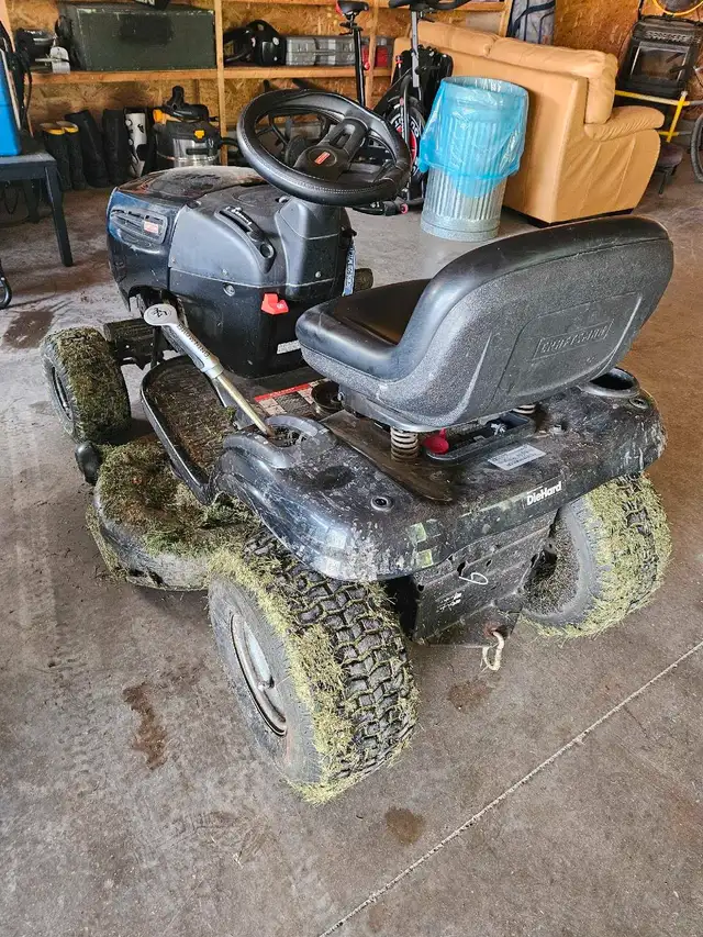Lawn Tractor in Lawnmowers & Leaf Blowers in Napanee - Image 4