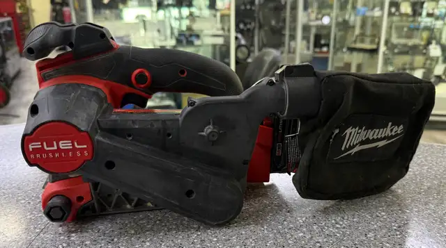 Milwaukee 18V Fuel Belt Sander TOOL ONLY in Power Tools in Oshawa / Durham Region - Image 2