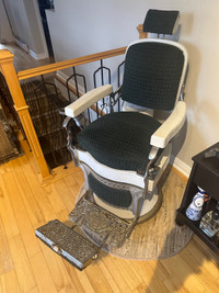Chaise de barbier antique Koken