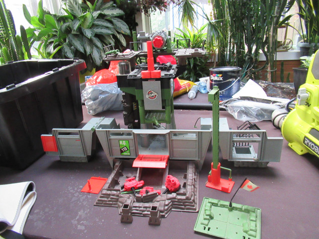 vintage GI JOE Canadian command center 75.00 in Arts & Collectibles in Oakville / Halton Region