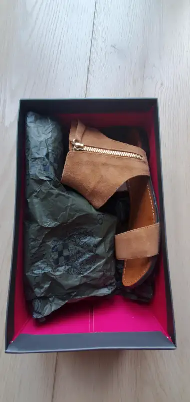 VINCE CAMUTO  -  Light Brown Leather Sandal63235092747395121