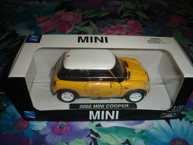 FIRST $25~ 2002 MINI COOPER PULL BACK WINDUP CAR COLLECTION ~ dans Art et objets de collection  à St. Catharines - Image 2