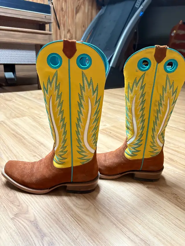 women’s cowboy boots  in Women's - Shoes in Red Deer - Image 3