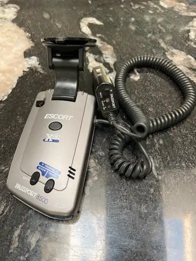 escort passport 8500 radar detector x50 With cord and windshield suction cup.