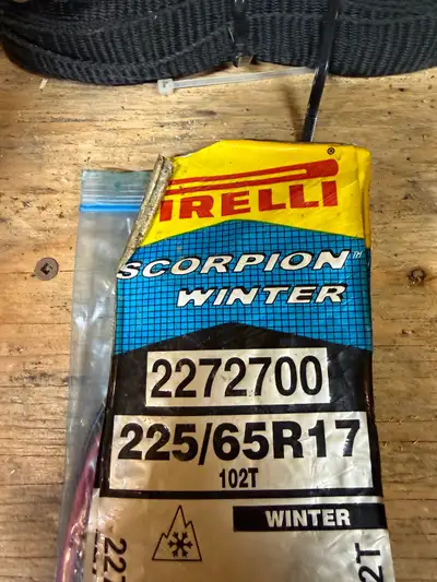 4 pneus hiver Pirelli Scorpion Winter montes sur jantes pour Rav 4 ou autre Seulement 5000 km 8/32 d...