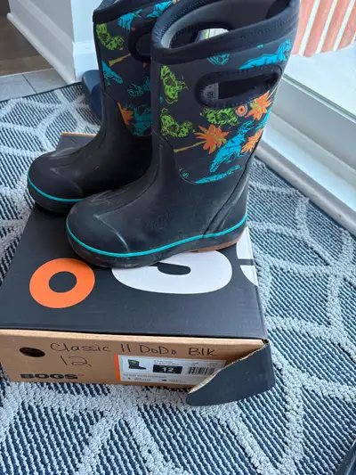 Bogs Size 12 kids winter boots, good condition, View more