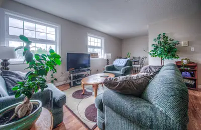 Corner of Marshall & Regina 2 minute walk to Laurier large 5-bedroom student apartment available for...