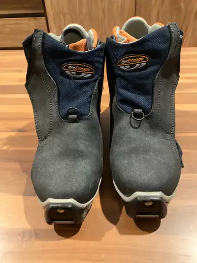 Salomon cross country ski boots (size 5.5 men’s) with bindings, View more
