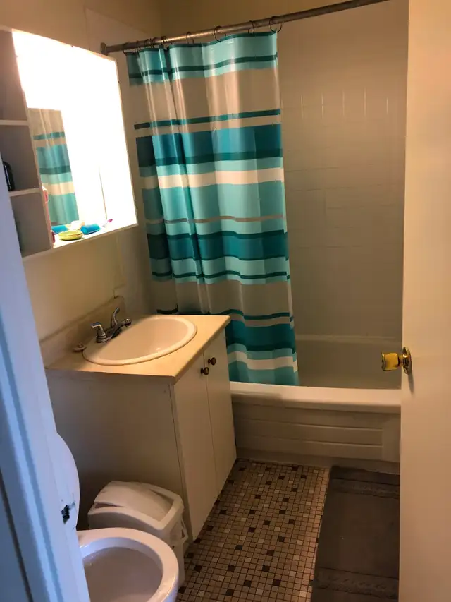 $850 Room for Rent close to Universities and downtown in Room Rentals & Roommates in Ottawa - Image 3