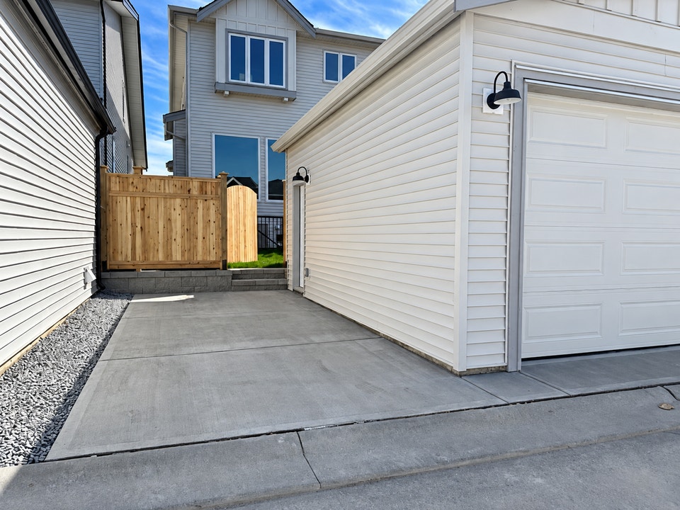 Spacious 1-Bedroom Suite + Parking for rent 2