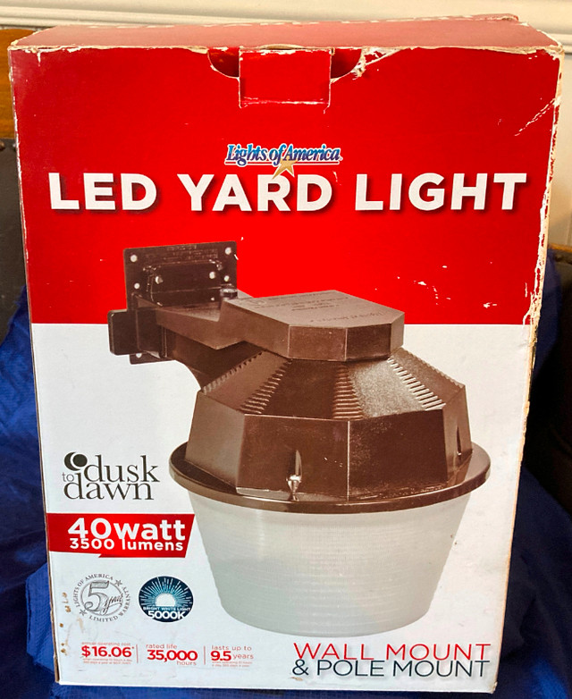Lights of America LED Dusk Dawn 40w Yard Light Wall/Pole Mount in Outdoor Lighting in Peterborough