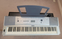 Yamaha Portable Grand DGX-220 piano