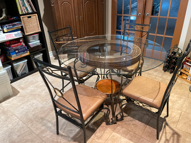 Set table à manger verre/métal dans Mobilier de salle à manger et cuisine  à Ouest de l’Île