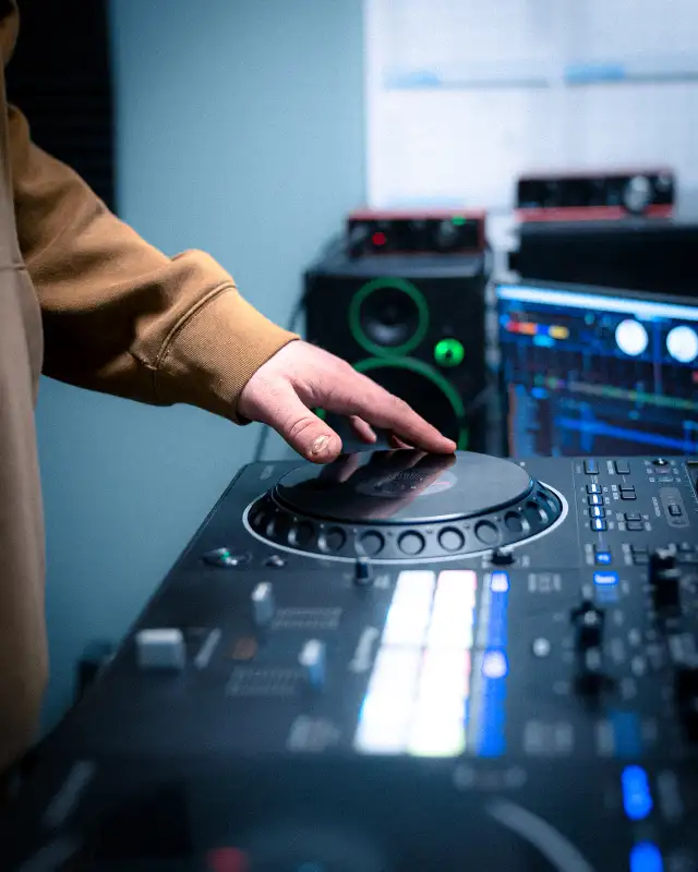Dj services !! EMB Production Services !! in Entertainment in Saskatoon - Image 8