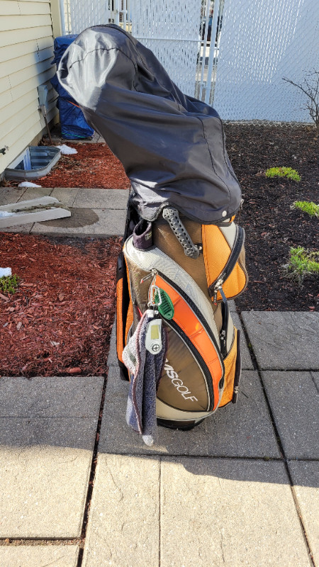 sac et batons de golf dans Golf  à Laval/Rive Nord - Image 2