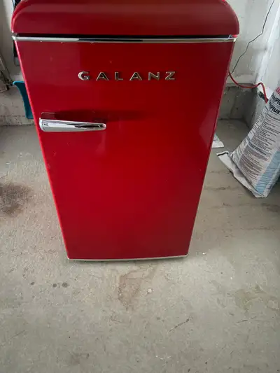 Galantz 3.1 mini fridge , View more