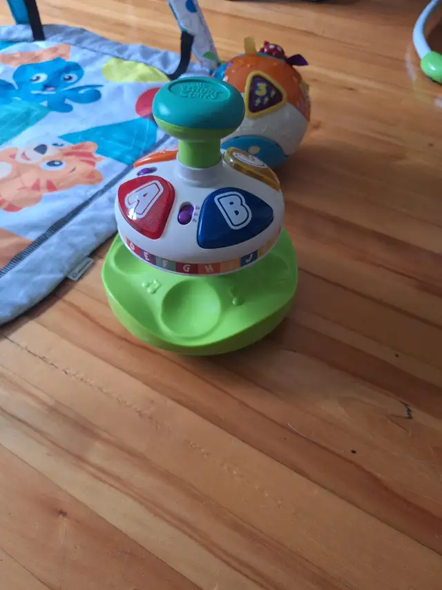 Tapis d'éveil + boule interactive + toupie in Toys in City of Montréal - Image 5