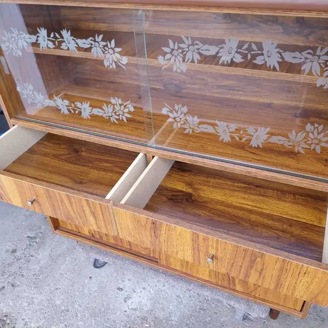 MCM Display Cabinet with Etched Glass Doors in Hutches & Display Cabinets in City of Toronto - Image 3