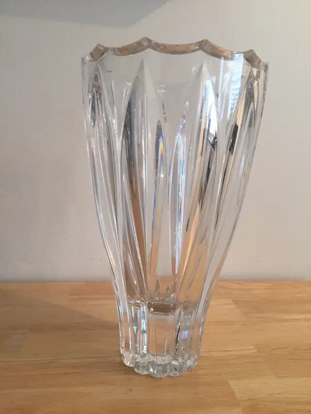 Crystal Vase in Home Décor & Accents in Edmonton - Image 3