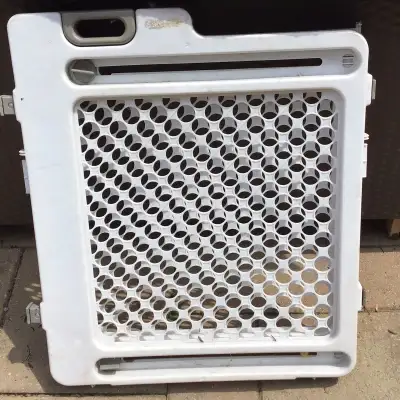 Child’s expendable Lift and Lock gate -28” to 42”Wx 27”H, View more