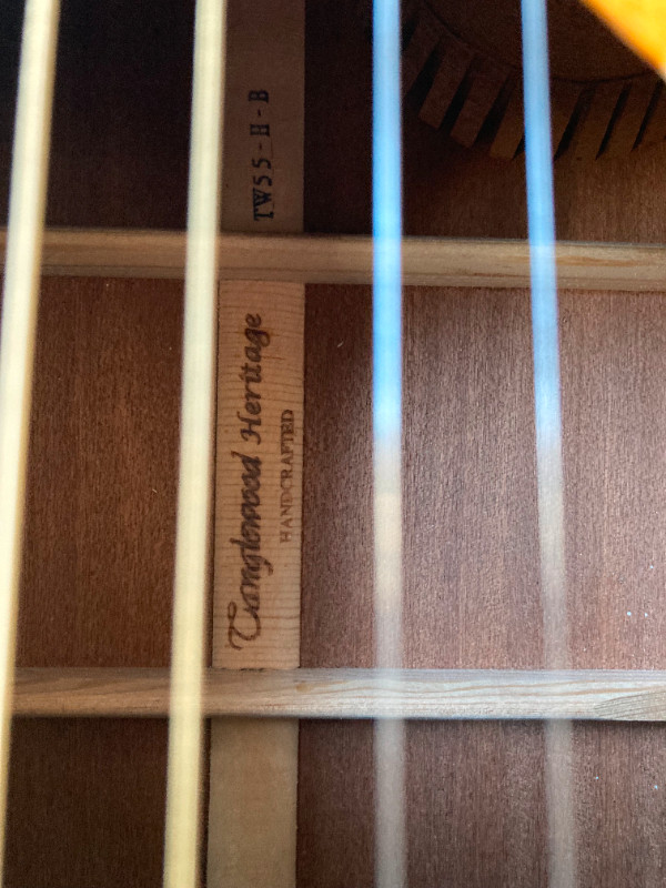 Tanglewood TW-55 H-B Jumbo Acoustic Guitar with Hard Case dans Guitares  à Ville de Montréal - Image 4
