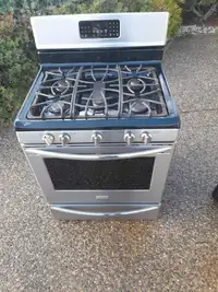 Frigidaire fully gas stove with oven 