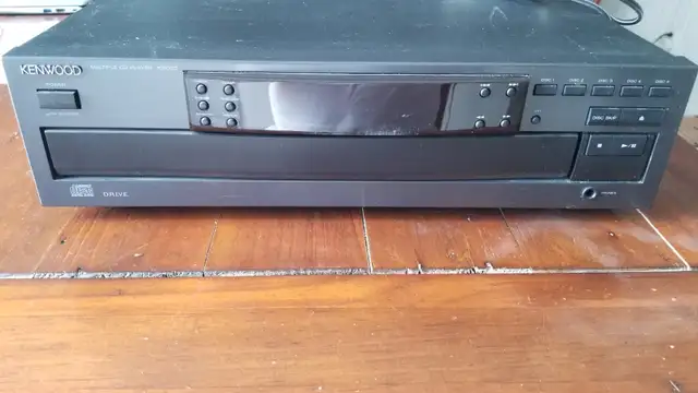 Kenwood 1050CD Multi-Disc CD Player - in General Electronics in Ottawa - Image 2