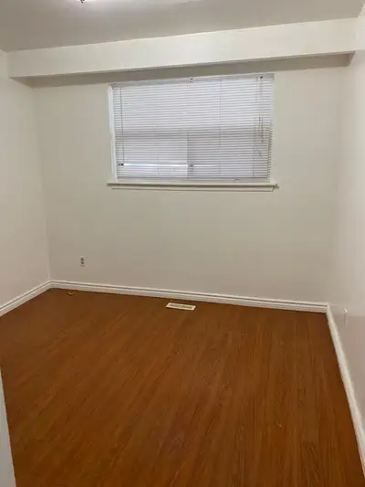 •1 bedroom available in a 3 bed, 1 bath basement • Close to Westwood square • Available from Februar...