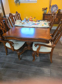 Hard wood Dinning set with 6 chairs extendable