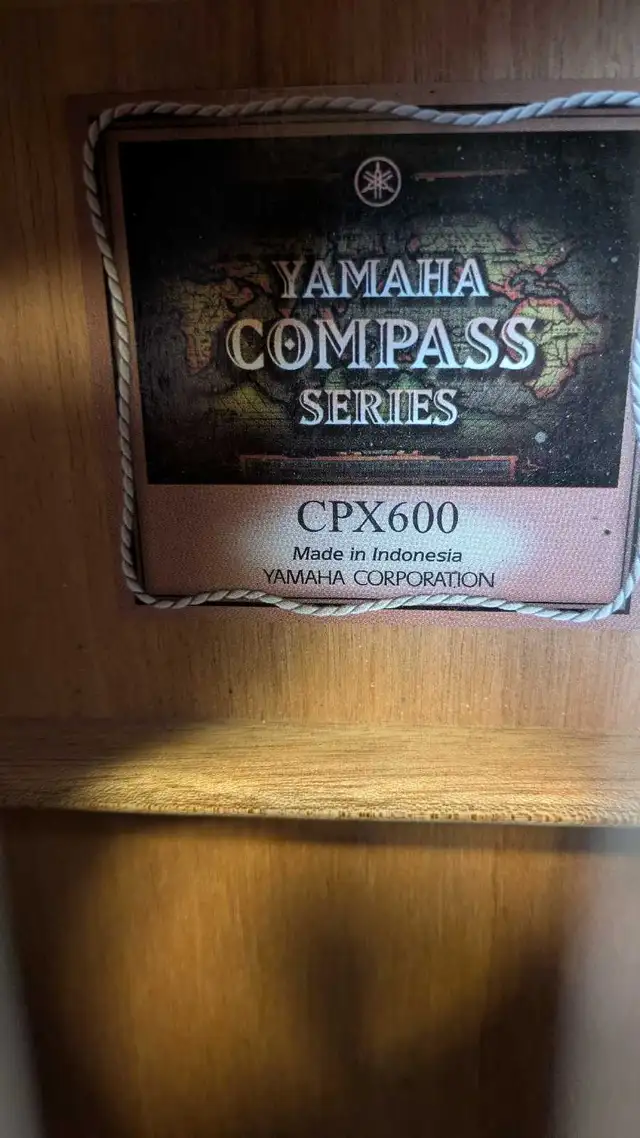 Yamaha guitar in Guitars in Ottawa - Image 3