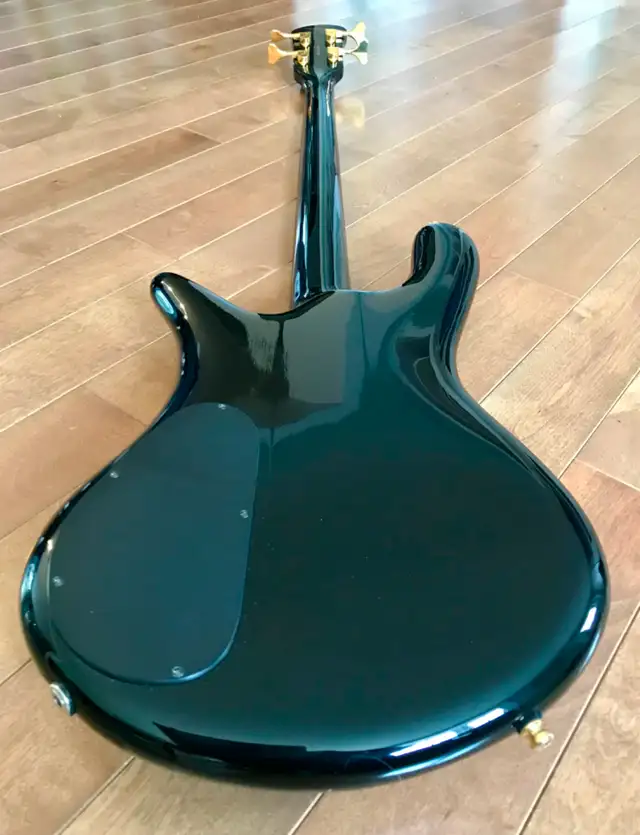 SPECTOR EURO 4 STRING SOLID MAPLE BASS + CASE in Guitars in Bedford - Image 9