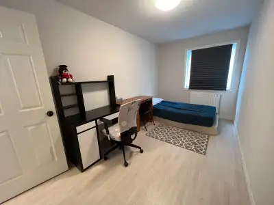 FEMALES ONLY ! Room available July 1st $850/month Near downtown Toronto Required: First and last Pro...