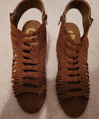 Guess Gladiator sandals with block heel - size 9