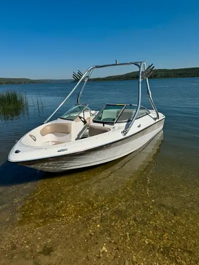 Make the most of summer aboard this 2006 Four Winns 180 Horizon Sport. This 17’ bow rider is a perfe...