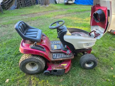 White Outdoor Lawn Tractor 17Hp OHV Intake Briggs & Stratton, View more