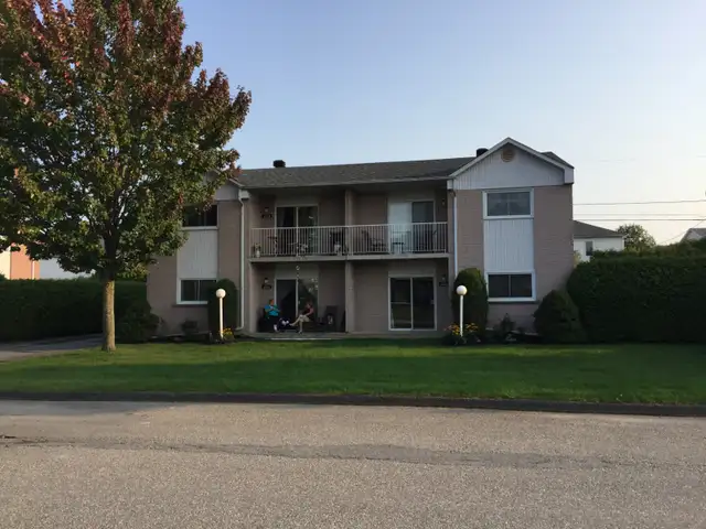 4 1/2 A LOUER - DISPO:  1 JUILLET 2026 - SHERBROOKE PRES DU CHUS