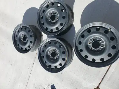 Steel rims with tpm sensors. 4 rims, 4 sensors. Will fit Ford vehicles with a 6X135 bolt pattern. Ri...