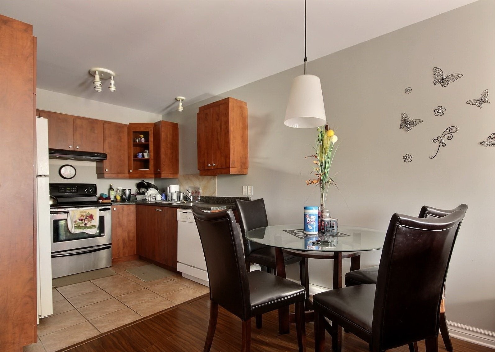 NDG - Big Bright Apartment - 3 Beds 1 Bath — photo 2