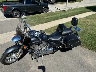 Great cruiser with OEM saddle bags and passenger seat back, Mustang rider's seat with backrest, easi...