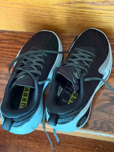 Under Armour Steph Curry Wardell mode basketball shoes size 5, View more