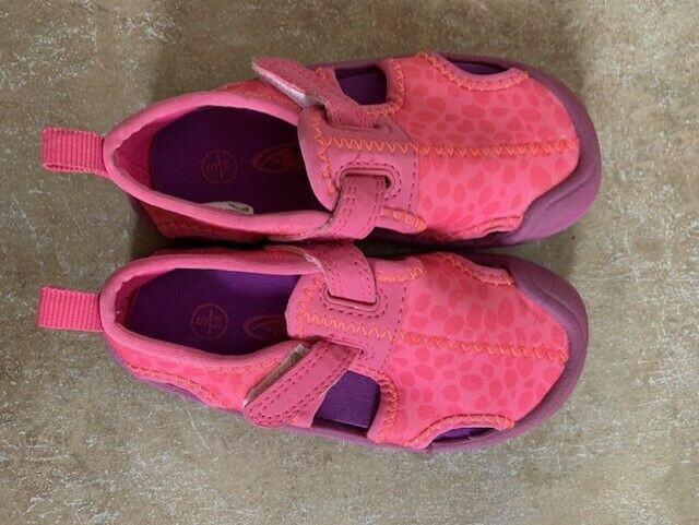 Girls Water Shoes Size 5/6 in Clothing - 12-18 Months in London - Image 2
