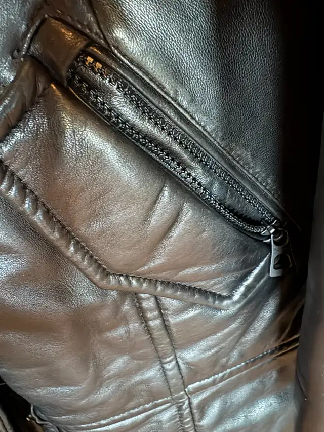 Rudsak leather winter women’s puffer/jacket in Women's - Tops & Outerwear in Markham / York Region - Image 6