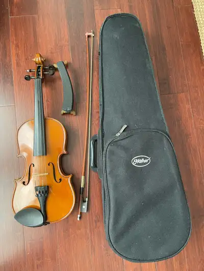 Violin for learning size 1/2 or 50cm come with shoulder pad and case, fixed broken bow but still wor...