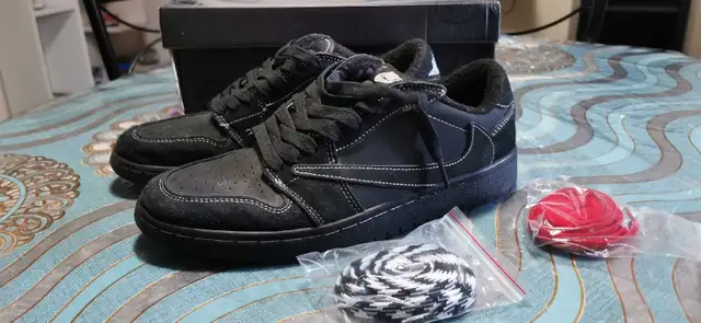 EXCELLENT NIKE TRAVIS SHOES SIZE 9.5 in Men's Shoes in London - Image 2