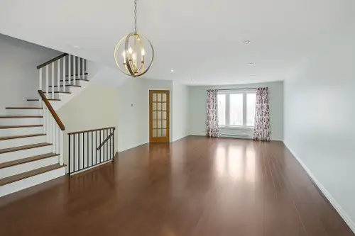 Grand appartement style maison de ville à louer – Vimont, Laval À deux pas de l’Hôpital Cité de la S...